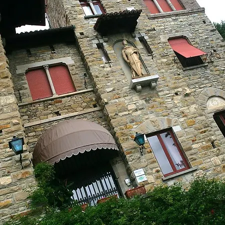 La Vela-castello Il Rifugio 3*