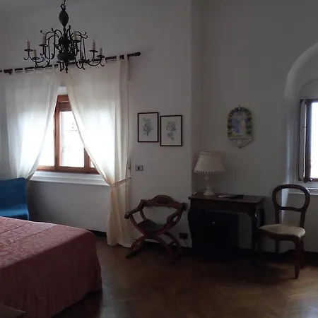 La Vela-castello Il Rifugio מלון