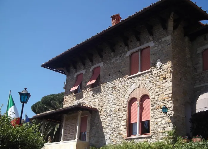 Hotel La Vela-castello Il Rifugio 3*